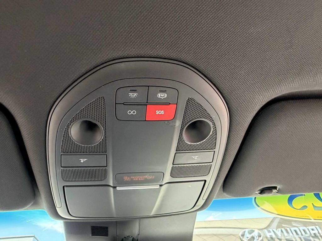 Certified 2025 Genesis G70 2.5T AWD/4WD image 32