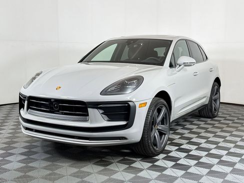 Certified 2025 Porsche Macan AWD/4WD image 1