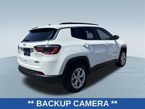 Used 2024 Jeep Compass Latitude AWD/4WD image 3