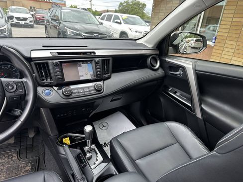 Used 2017 Toyota RAV4 Limited w/ Carpet Mat Package AWD/4WD image 6