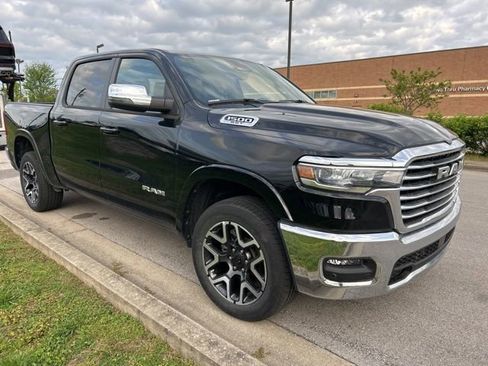 Used 2025 RAM 1500 Laramie AWD/4WD image 2