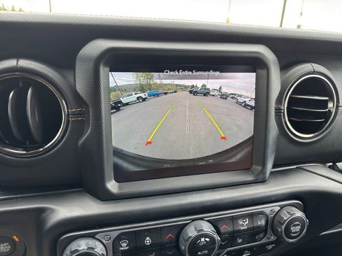 Used 2021 Jeep Wrangler Unlimited Sahara AWD/4WD image 20