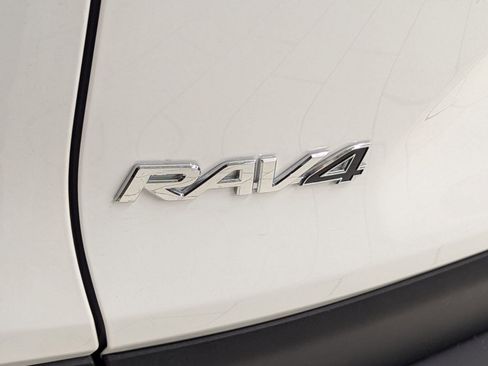 New 2025 Toyota RAV4 XLE image 31