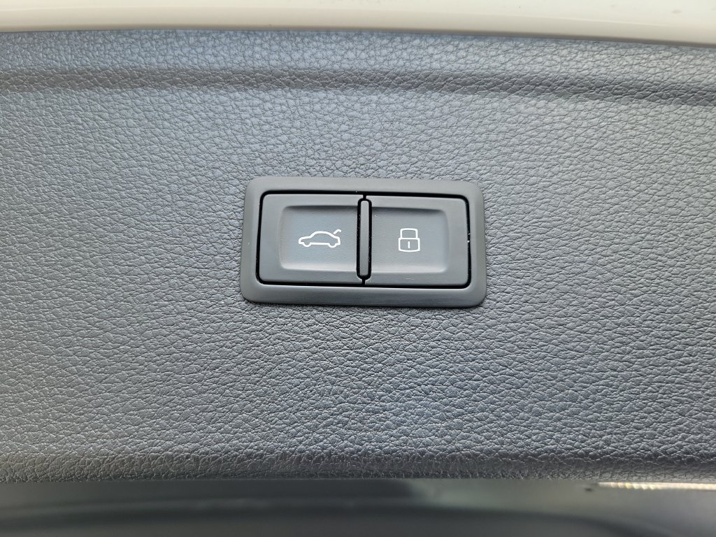 Used 2019 Audi Q5 2.0T Premium w/ Convenience Package AWD/4WD image 12