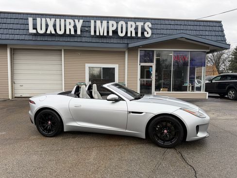 Used 2018 Jaguar F-TYPE Convertible image 17
