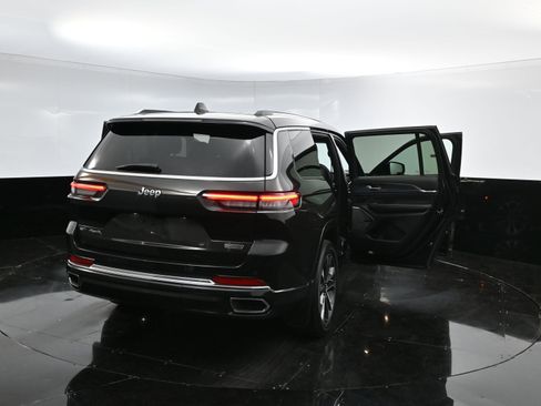 Used 2023 Jeep Grand Cherokee L Overland w/ Rear Seat Video Group I image 40