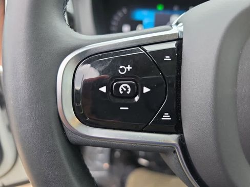 Used 2023 Volvo XC60 B5 Plus w/ Climate Package image 13