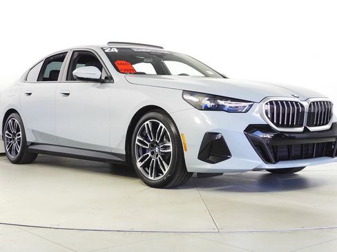 Used 2024 BMW 540i xDrive w/ Premium Package AWD/4WD image 4