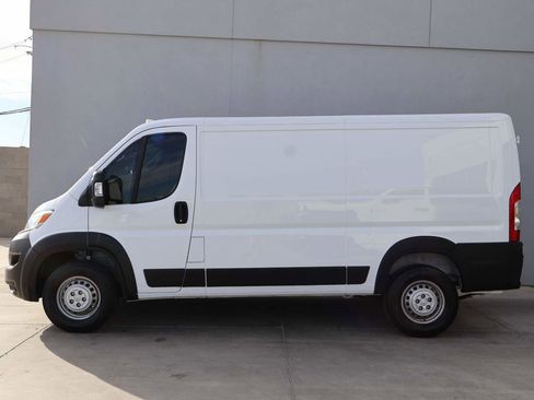 Used 2025 RAM ProMaster 2500 w/ Convenience Group image 2