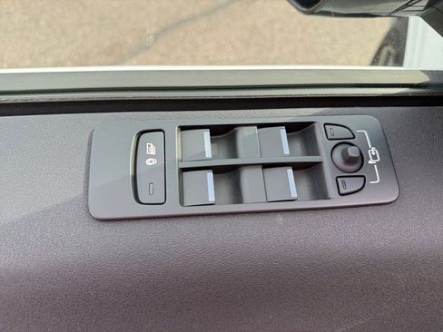 Used 2023 Land Rover Discovery Sport SE R-Dynamic AWD/4WD image 31