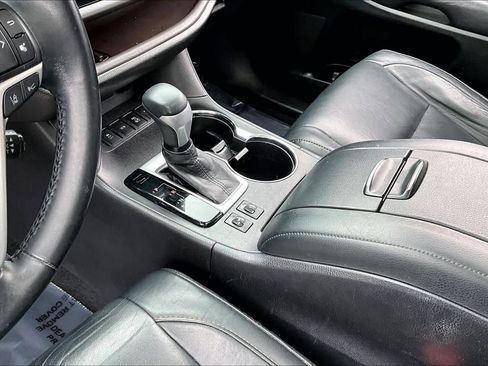 Certified 2018 Toyota Highlander XLE AWD/4WD image 16