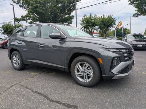 Used 2026 Hyundai Tucson SE FWD image 2
