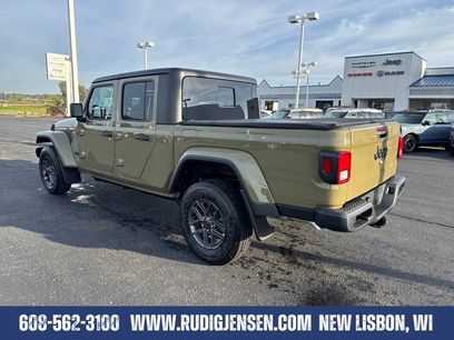 New 2025 Jeep Gladiator Sport w/ Dual Top Group