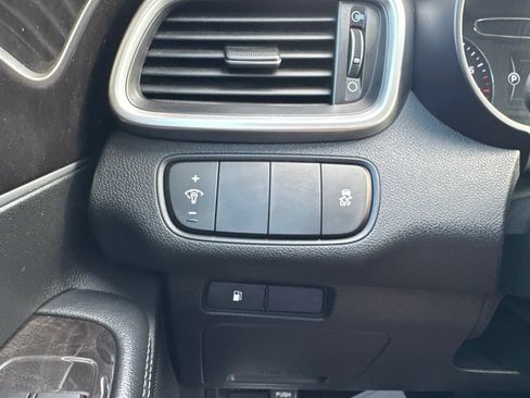 Used 2018 Kia Sorento AWD image 9