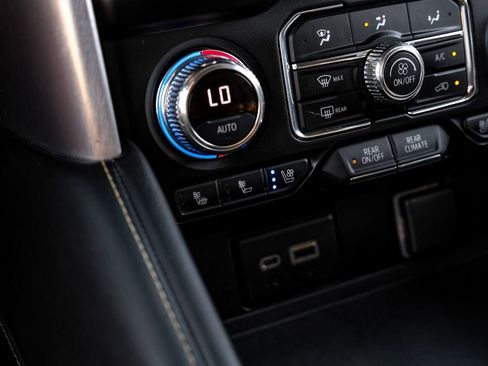 Used 2021 GMC Yukon XL SLT image 19