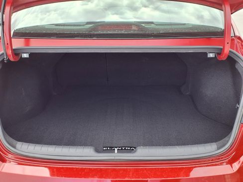 Used 2024 Hyundai Elantra Limited image 25