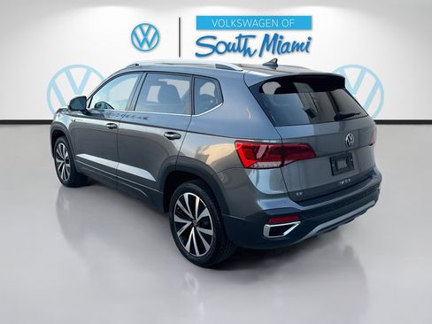 Certified 2024 Volkswagen Taos SE FWD image 5