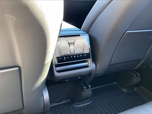 Used 2026 Tesla Model Y AWD image 36