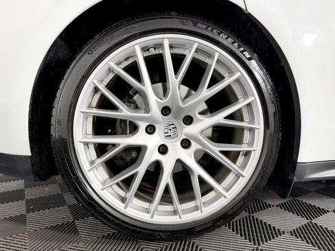 Used 2017 Porsche Panamera 4 AWD/4WD image 27