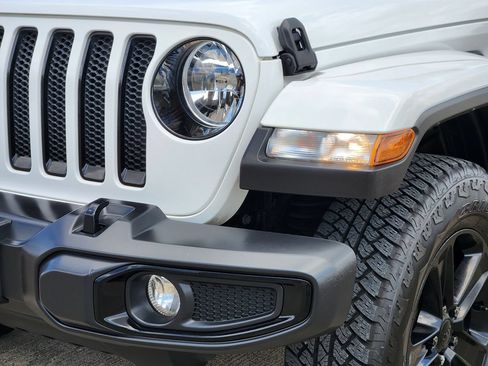 Used 2021 Jeep Wrangler Unlimited Sahara AWD/4WD image 10