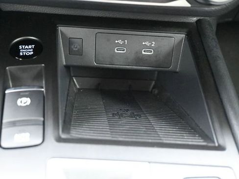 Used 2025 Nissan Kicks SV AWD/4WD image 29