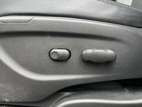 Used 2019 Buick Encore Sport Touring image 22