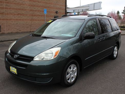 Used 2004 Toyota Sienna LE w/ LE Pkg 7 FWD image 2