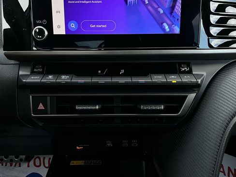 Used 2025 Toyota Camry SE image 27