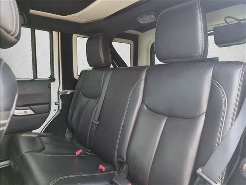 Used 2017 Jeep Wrangler Unlimited Rubicon w/ Cold Weather Group AWD/4WD image 20