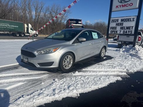 Used 2016 Ford Focus SE image 6