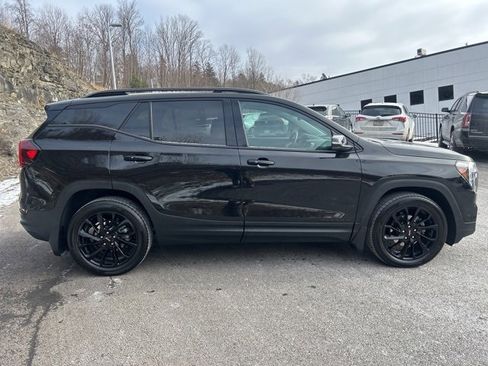 Used 2024 GMC Terrain SLT w/ Elevation Edition image 5