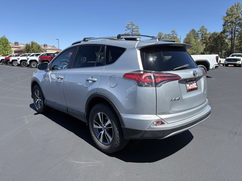 Used 2018 Toyota RAV4 XLE AWD/4WD image 7