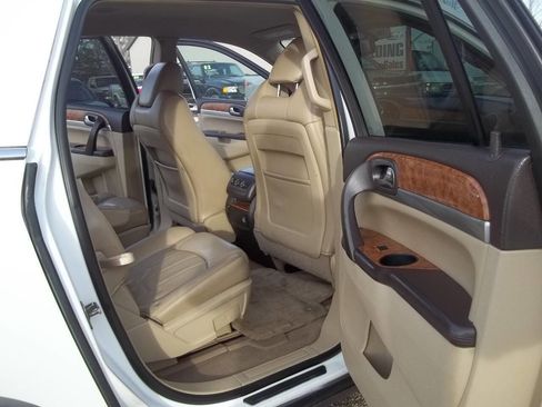 Used 2010 Buick Enclave CXL image 11