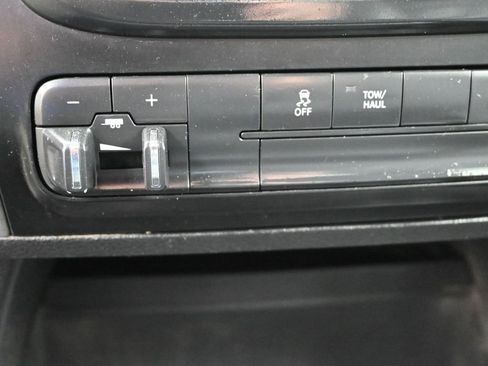 Used 2022 RAM 1500 Tradesman w/ Chrome Appearance Group AWD/4WD image 17