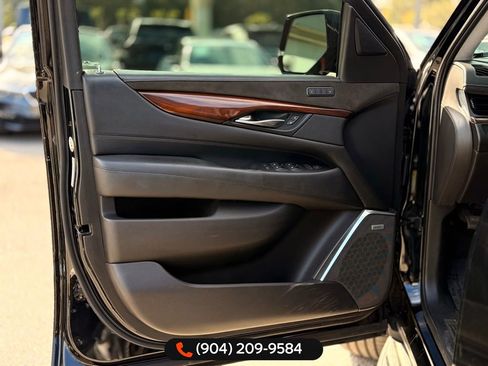 Used 2019 Cadillac Escalade Luxury image 8