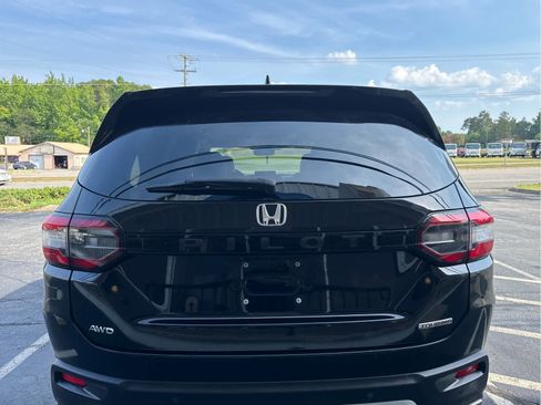 Used 2024 Honda Pilot Touring image 12