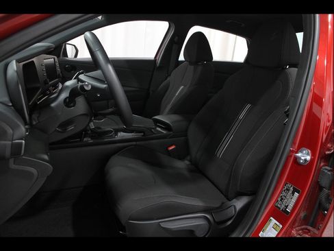 Certified 2025 Hyundai Elantra Sport FWD image 5