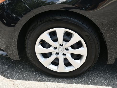 Used 2025 Toyota Corolla LE FWD image 20