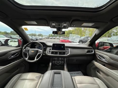 Used 2022 Chevrolet Tahoe LT w/ Luxury Package AWD/4WD image 2