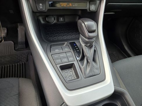 Used 2021 Toyota RAV4 LE image 22