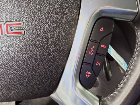 Used 2016 GMC Acadia SLE image 15