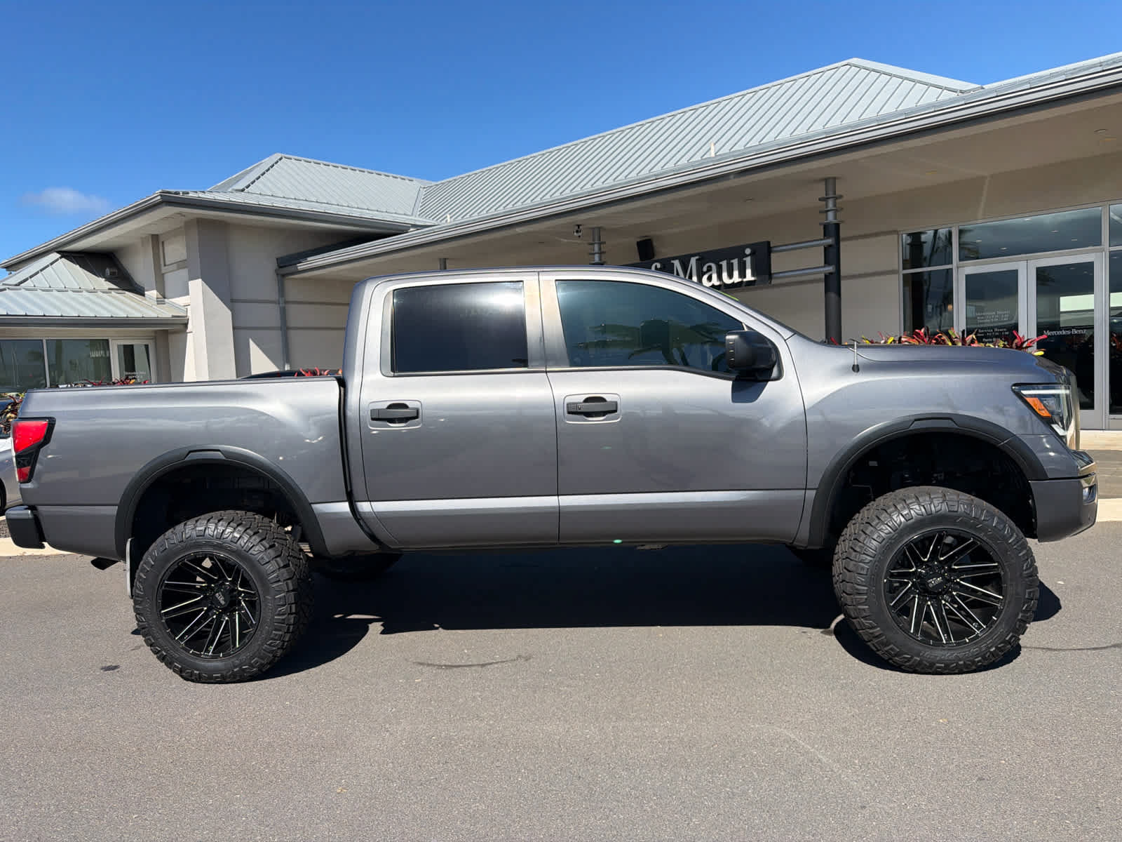 Used 2021 Nissan Titan PRO-4X w/ Pro-4x Utility Package AWD/4WD image 2
