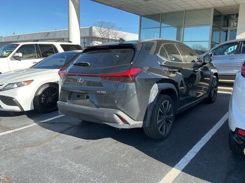 Used 2019 Lexus UX 200 image 4