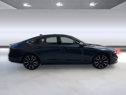 Used 2024 Honda Accord Touring image 7