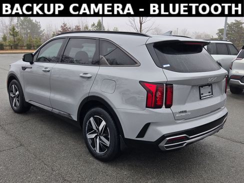 Certified 2023 Kia Sorento EX w/ Panoramic Sunroof Package image 5