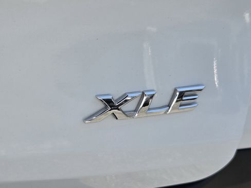 Certified 2025 Toyota Sienna XLE image 32