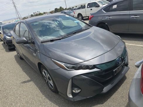 Used 2019 Toyota Prius Prime Advanced FWD image 2