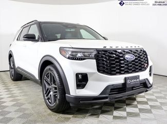 Used 2025 Ford Explorer ST image 1