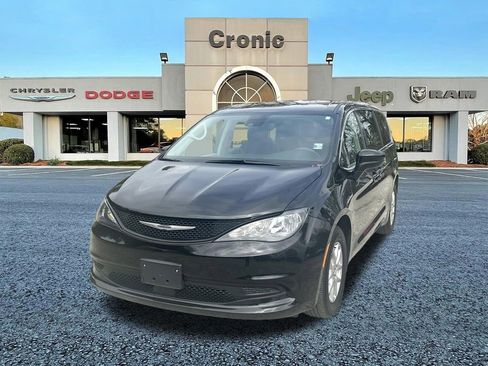 Used 2023 Chrysler Voyager LX image 7