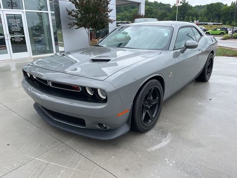 Used 2018 Dodge Challenger R/T Scat Pack RWD image 1